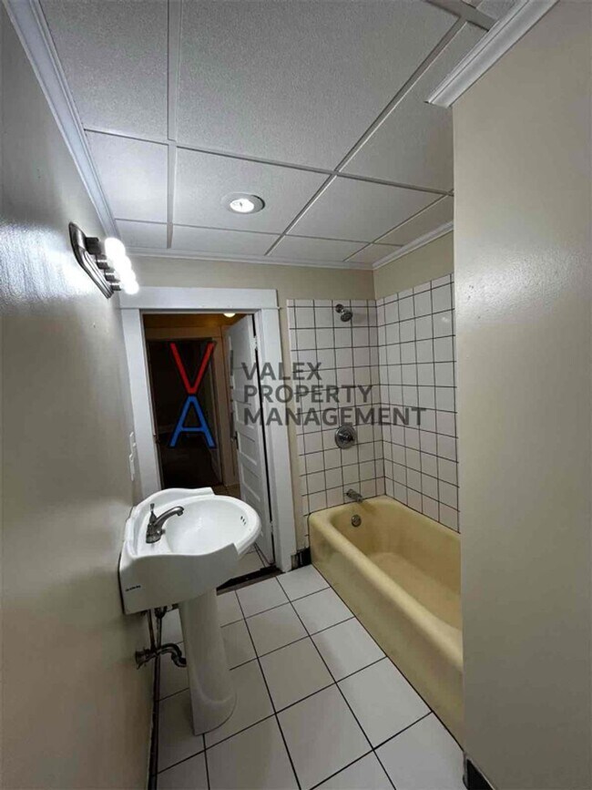 Building Photo - 2649 Olyphant Ave