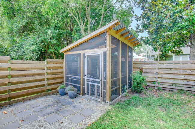 Building Photo - Adorable 3 bedroom ranch with fenced yard!