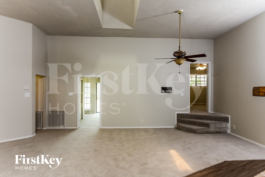 Building Photo - 303 Mountain Echo