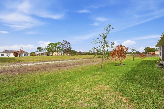 Building Photo - 5923 NW Brianna Ct