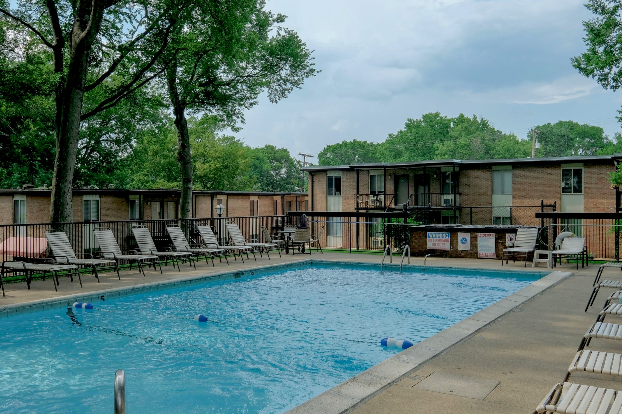 Building Photo - 2601 Hillsboro Pike