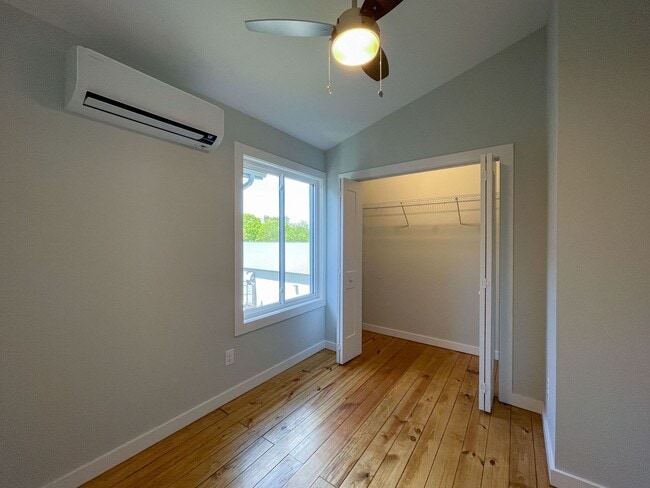 Building Photo - Beautiful Compact Cottage in South Asheville