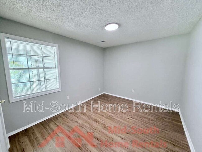 Building Photo - 4011 Double Tree St