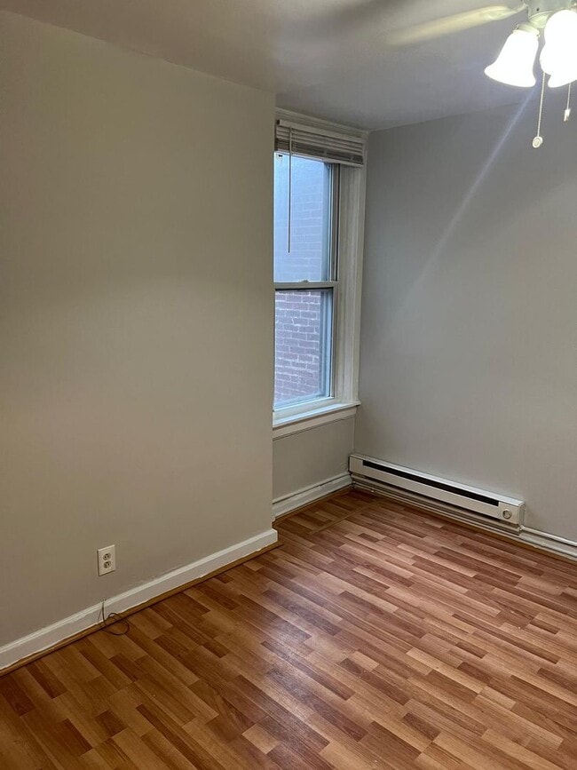 Building Photo - 209 W Laveer St