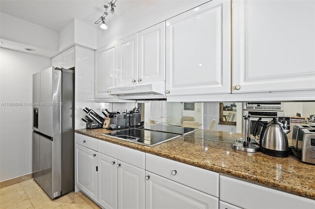 Building Photo - 8925 Collins Ave