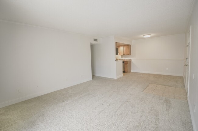 Building Photo - 3737 Loretto Rd