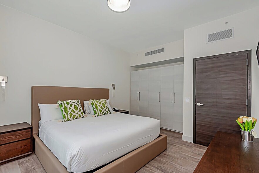 Building Photo - 777 N Ocean Dr