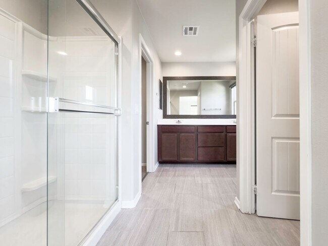 Building Photo - Beautiful 2 Story 5 Bedroom SOLAR Home + L...