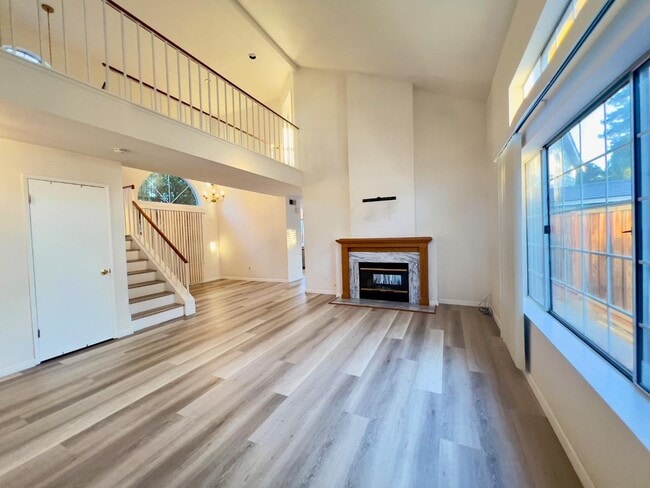 Building Photo - 479 Tioga Ct