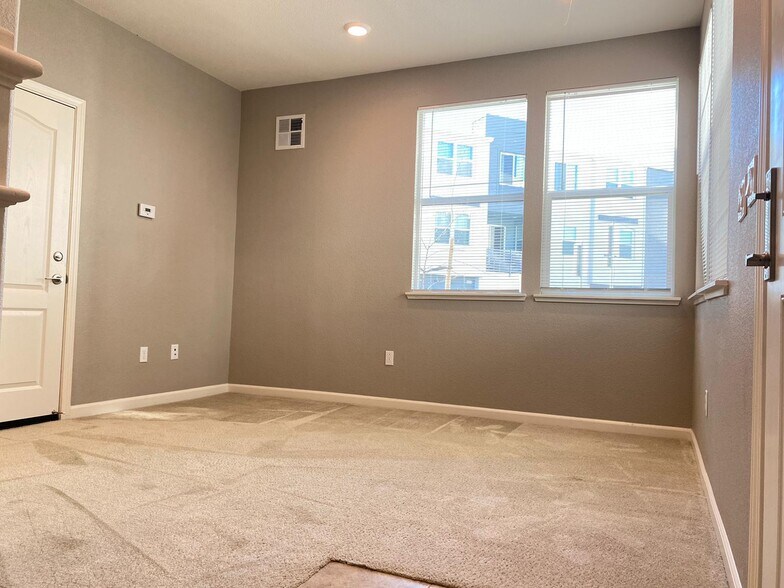 Den / bonus room on ground floor - 527 Clover Cir