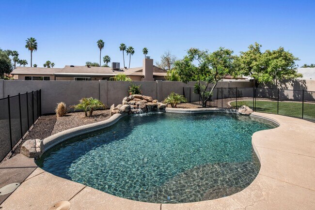 Building Photo - **STUNNING 3 BEDROOM/2 BATHROOM FULLY RENOVATED HOME IN SCOTTSDALE!! (THUNDERBIRD & 52ND ST)**