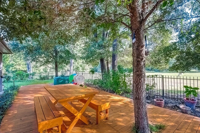 Building Photo - 18318 Hampton Hills Dr