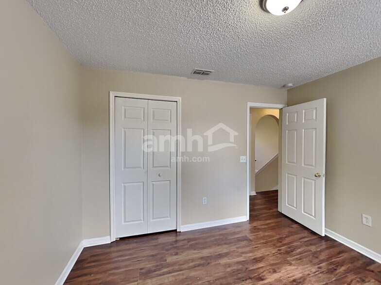 Building Photo - 1015 Astor Ct