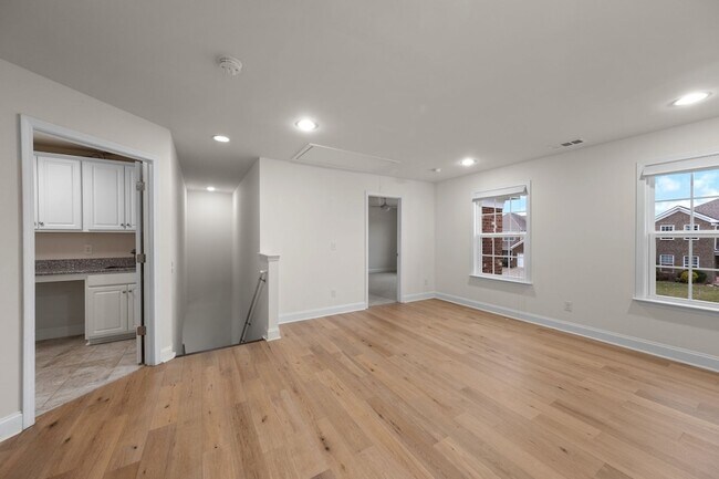 Building Photo - 3002 DaVinci Ct