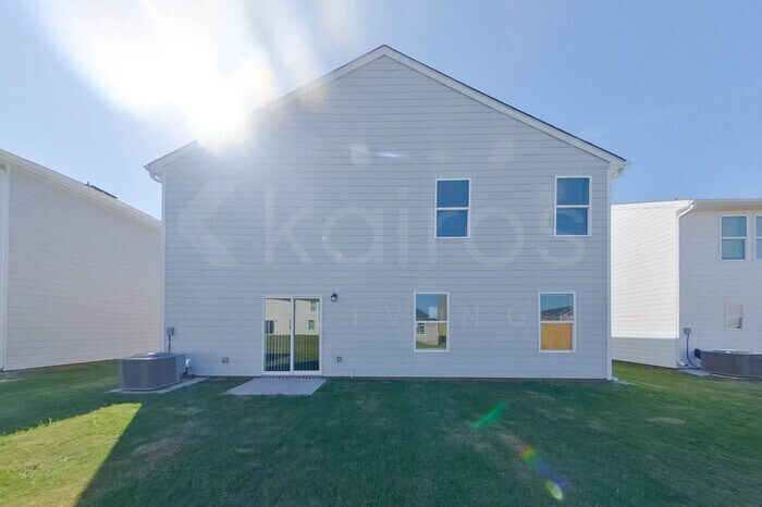 Building Photo - 103 Flat Rock Ml Trl