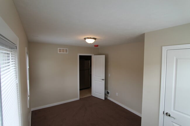 Building Photo - Fully Remodeled 3 Bedroom House!