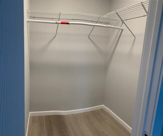 Building Photo - 85 Tulip Ln