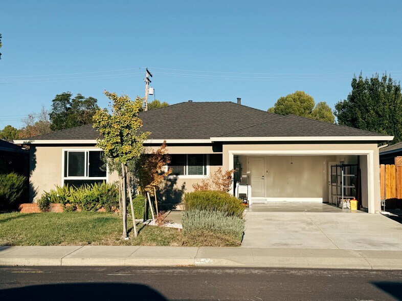 Building Photo - 715 Bucher Ave