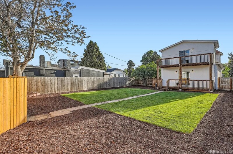 Building Photo - 2426 S Acoma St