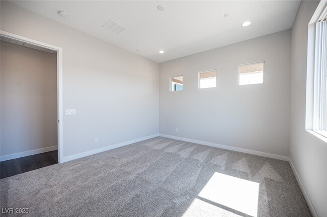 Building Photo - 117 Royal Cascade Ave