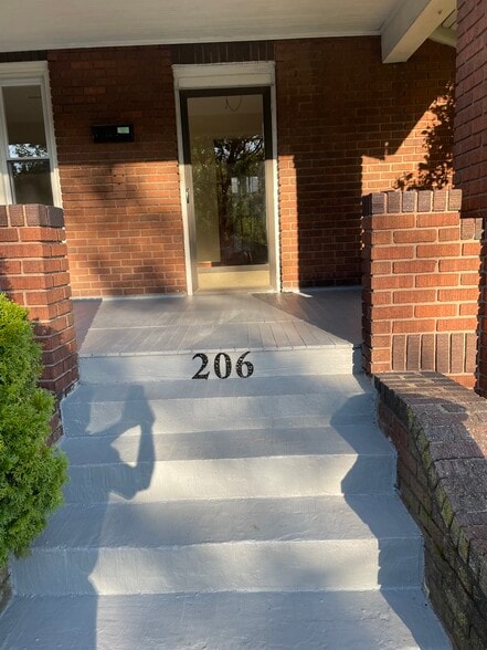 Building Photo - 206 Wales Rd NE