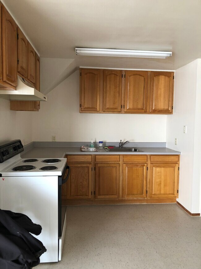 Building Photo - 2715 Benvenue Ave