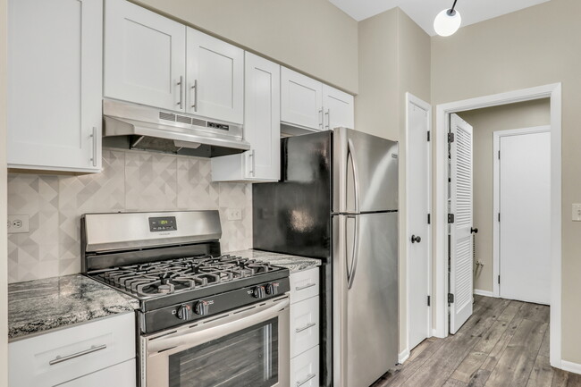 Building Photo - 1625 Woodcrest Cir