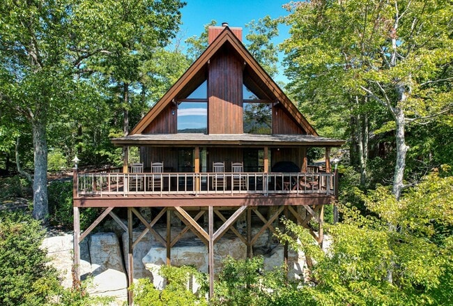 Building Photo - 402 Wilderness Dr