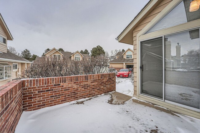 Building Photo - Beautiful Home in Aurora Available now! 2/2