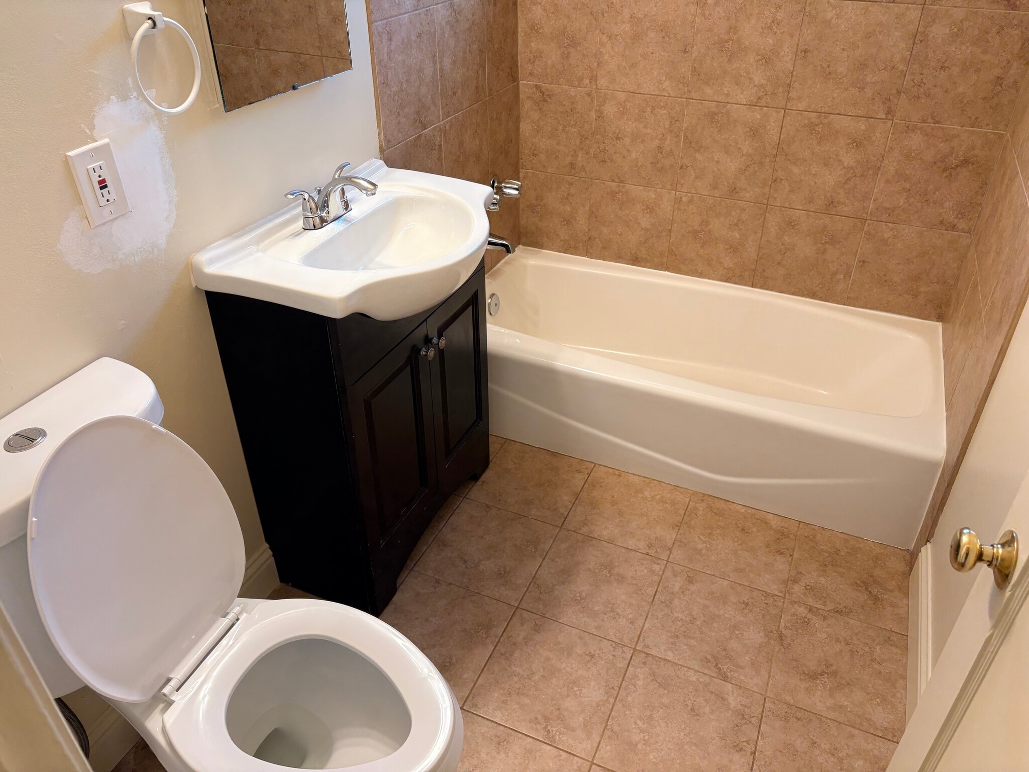 Bathroom - 124 Lewelling Blvd