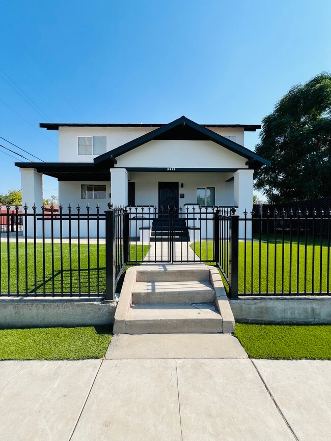 Primary Photo - 2618 E Illinois Ave