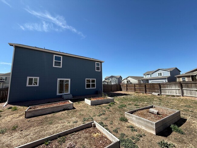 Building Photo - 3 Bed 3 Bath Home Minutes Away from Ft. Carson, Peterson SFB , & Schriever SFB!!