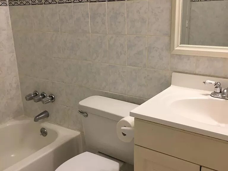 Building Photo - 8 Lancelot Court