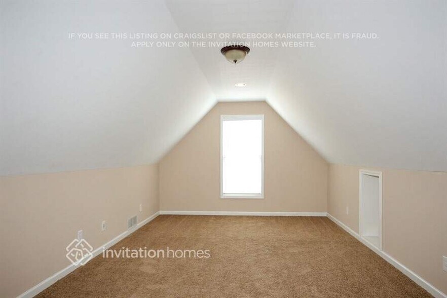 Building Photo - 3990 Piper Glen Dr NE