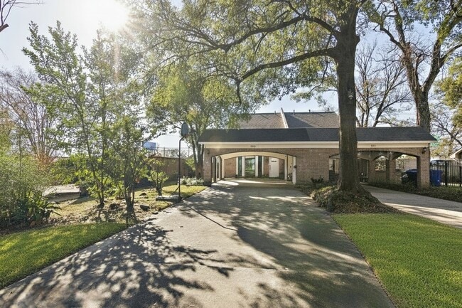 Building Photo - 525 W 30th St