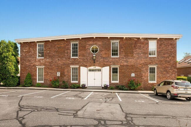Building Photo - 48 Kent St