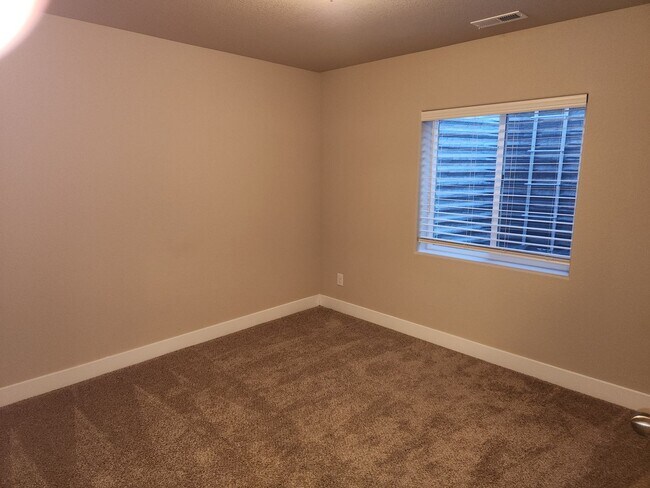 Building Photo - Broadmoor View Subdivision Rancher, Over 2,900 Sq. Ft.