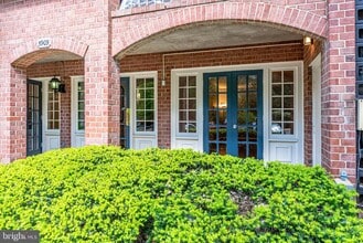 Building Photo - 5909 Prince James Dr