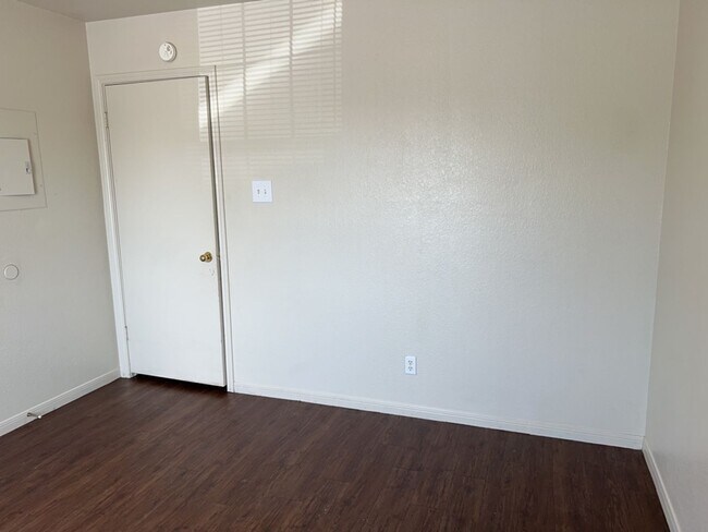 Building Photo - 2005 Windward Dr