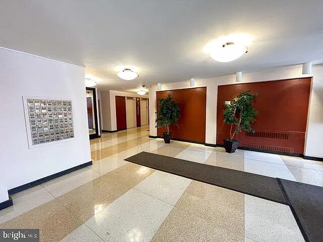 Building Photo - 522 21st St NW