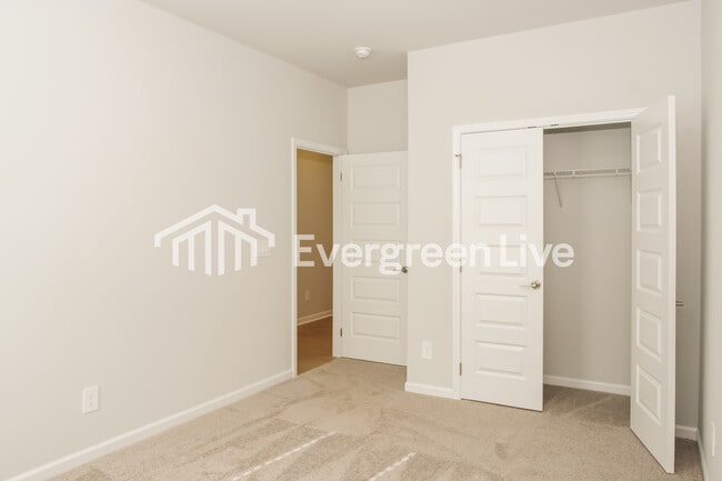 Building Photo - 14729 Mountain Strm Dr