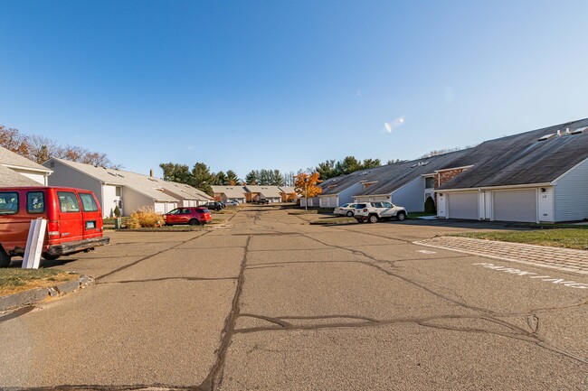 Building Photo - 705 Lake Ave