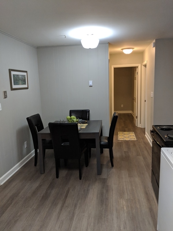 Building Photo - 411 Rose Ln