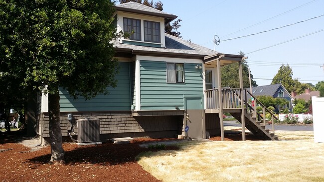 Building Photo - 3-Bedroom Bungalow in Newberg near GFU and...