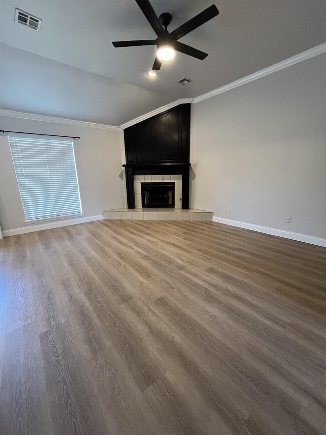 Building Photo - 401 Whitehouse Ln