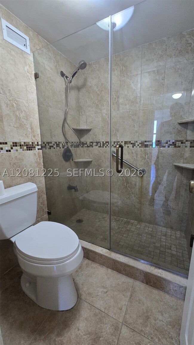 Building Photo - 2899 Collins Ave