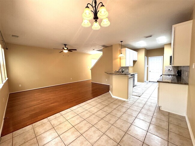 Building Photo - 213 Summerhaze Cir