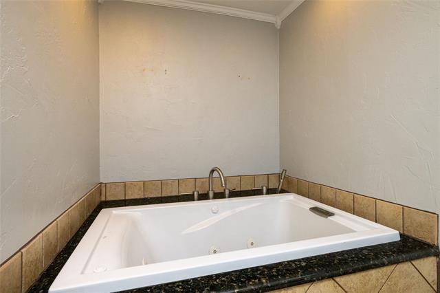 Building Photo - 134 Lakeshore Dr