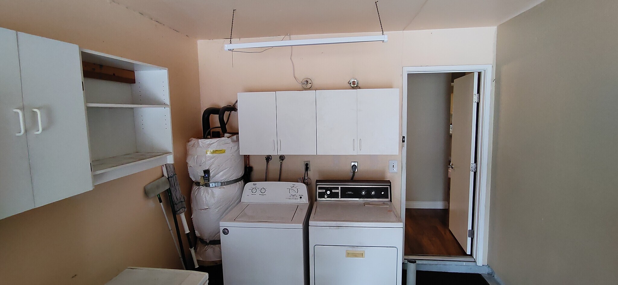Washer and Dryer in unit, garage - 250 Parkside Gln