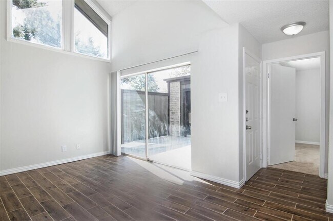 Building Photo - 4637 Country Creek Dr